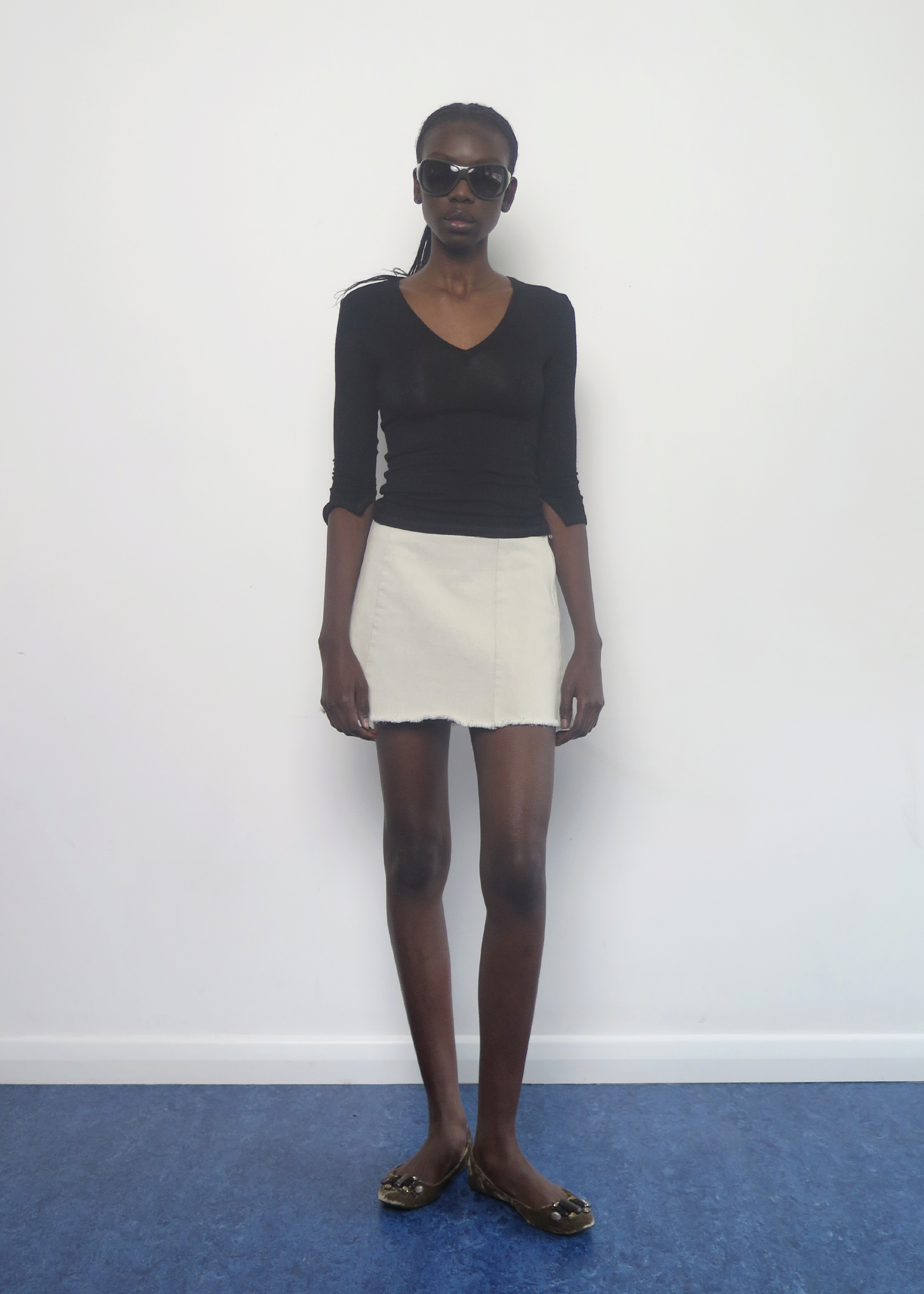 Assume V-Neck ~ Black