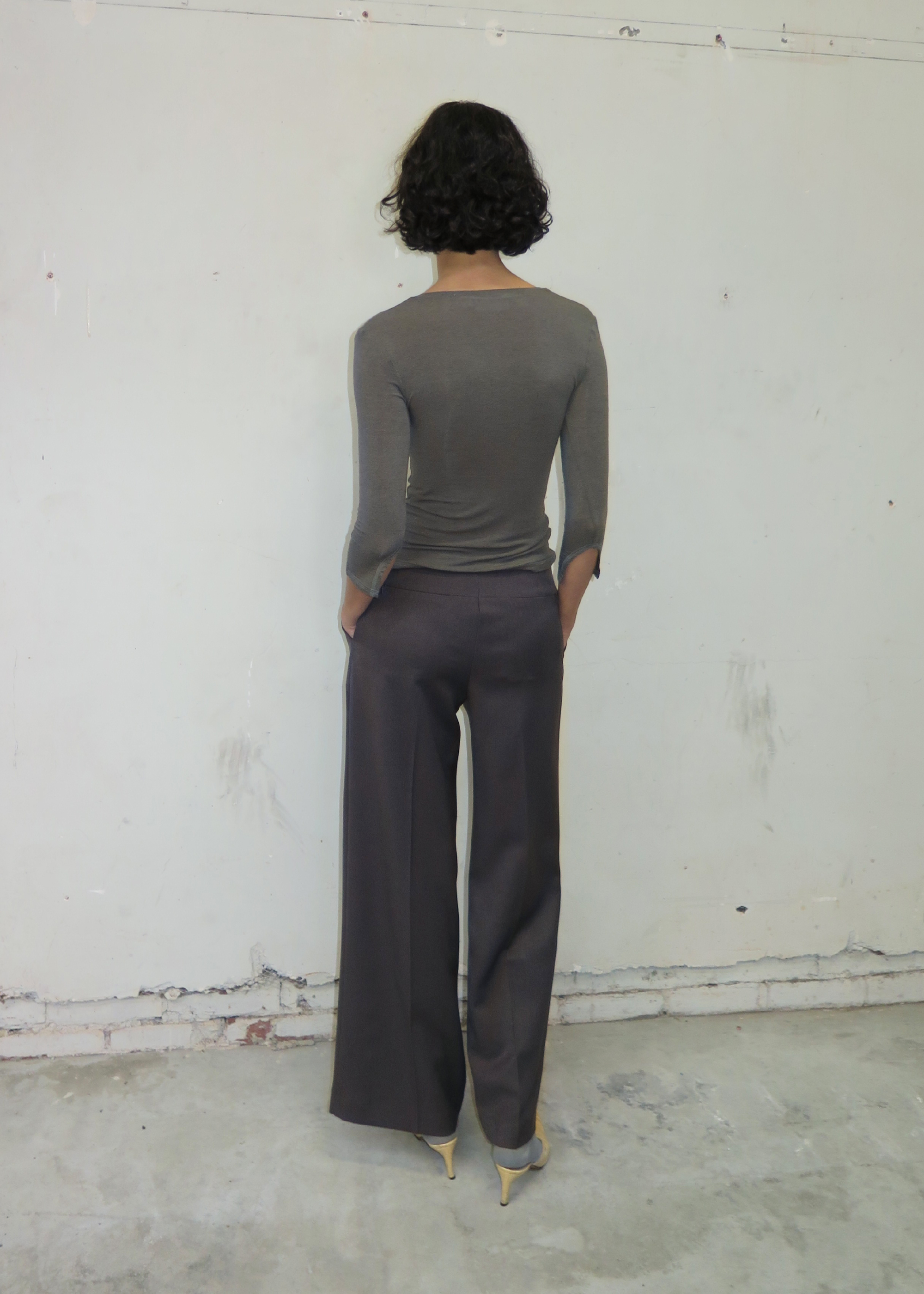 Assume V-Neck ~ Pumice