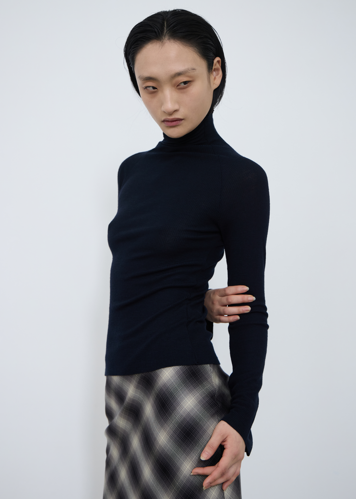 Dissolve Wool Turtleneck